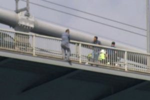 FSM Köprüsü'nde intihar girişimi!