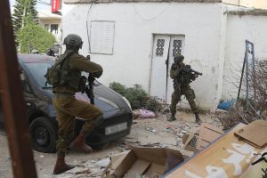 İsrail güçleri Filistinlileri gözaltına almaya devam ediyor