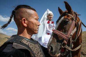 Van'da Kırgız kültürü ekmek kapıları oldu