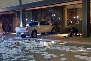 Fox kanalının binasına kamyonetli saldırı