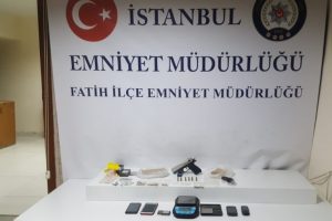 Fatih'te uyuşturucu operasyonu: 2 gözaltı