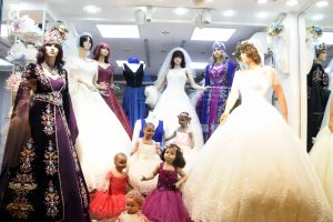 Bursa "Düğün Çarşısı"nda Arap turist ve gurbetçi bereketi