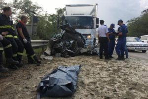 İzmit'te zincirleme kaza! Otomobil sürücüsü öldü, kız çocuğu yaralı