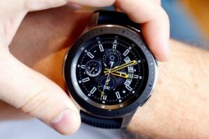 Galaxy Watch satışa sunuldu