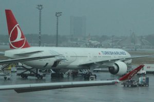 İstanbul'da sağanak uçuşları aksattı