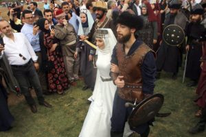 Eski bakan Recep Akdağ'ın oğlu 'Kayı Düğünü' ile evlendi