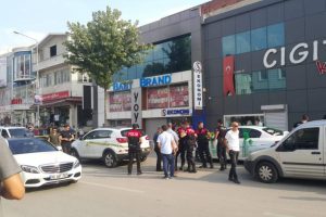 Bursa'da gelin arabalı, kalaşnikoflu kuyumcu soygun girişimi kamerada