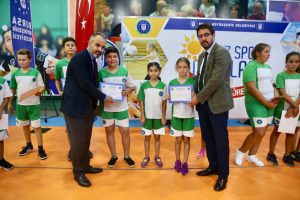 Bursa'da küçük sporcuların sertifika heyecanı
