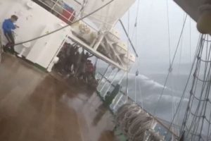 Yolcular dehşeti yaşadı! Gemi kaptanı kahkahalara boğuldu