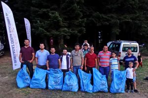 Bursa Uludağ'da 90 poşet çöp topladılar!