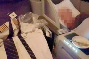 United Airlines pilotu yolcuların arasında uyudu