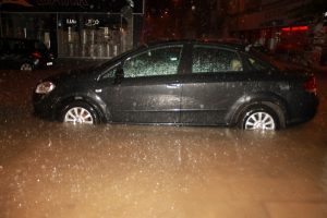 Yalova'yı sel vurdu