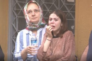 Bursa'da ailesinin iş yeri alev aldı genç kız gözyaşlarına boğuldu