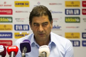 &Uuml;nal Karaman'dan kapalı savunma uyarısı