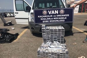 Kapalı kasa kamyonette bin 200 paket sigara ele ge&ccedil;irildi
