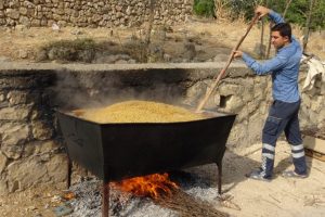'Bulgur kaynatma' geleneği s&uuml;rd&uuml;r&uuml;l&uuml;yor