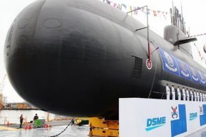G&uuml;ney Kore 3 bin tonluk yeraltı denizaltısını tanıttı
