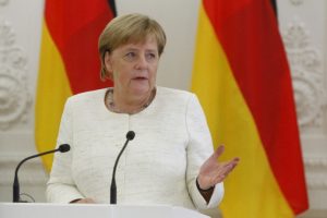 Merkel'den NATO'ya savunma uyarısı