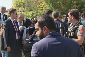 Erdoğan, kendisine seslenen &ccedil;ocuk i&ccedil;in aracını durdurdu