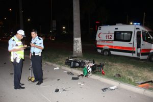 Elektrikli bisiklet ile otomobil &ccedil;arpıştı: 1 yaralı