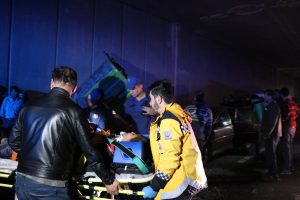Otomobil trakt&ouml;re arkadan &ccedil;arptı: 7 yaralı