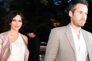 Hande Ataizi, boşandığı eşinin soyadı i&ccedil;in mahkemeye başvurdu