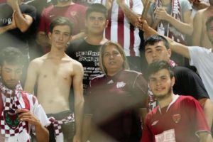 Amigoluğunu yaptığı kul&uuml;p i&ccedil;in eşinden boşandı!