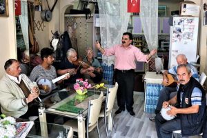 Bu &ccedil;ay ocağına gelenler 'm&uuml;zikle' moral buluyor
