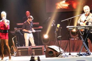 &Uuml;mit Besen ve Pamela'dan Biga'da konser