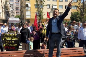 İzmir'de pazarcı esnafından belediyeye tepki