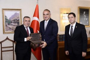 Turizm Bakanı Mehmet Ersoy'a &ccedil;ok y&ouml;nl&uuml; Turizm dosyası