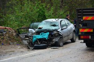 Beton pompa aracına &ccedil;arpan otomobilin s&uuml;r&uuml;c&uuml;s&uuml; &ouml;ld&uuml;