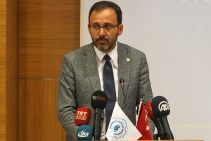 Bakan Kasapoğlu'ndan spor salonu ve havuz m&uuml;jdesi