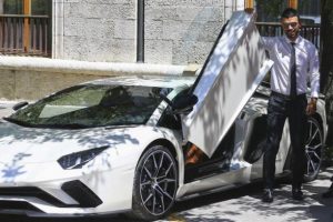 Kenan Sofuoğlu Lamborghini'sini satışa çıkardı