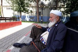 'Bakıcı maaşı kesilince kızı evden kovdu' iddiası