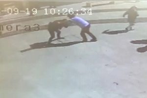 Silahlı saldırı kameraya yansıdı