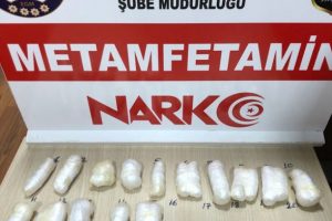 Midesinden 438 gram uyuşturucu &ccedil;ıktı