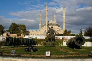 Bulgaristan'ın bayramı sınır komşusuna yarayacak