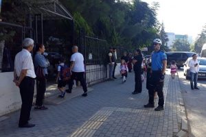 Bursa'da zabıtalar &ouml;ğrenciler i&ccedil;in iş başında