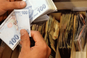 Bankacılık sekt&ouml;r&uuml;n&uuml;n mevduatı azaldı