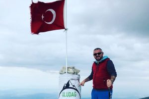 Bursa'da b&ouml;brek nakli ile hayata tutundu, Uludağ'ın zirvesine tırmandı
