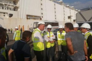 İskenderun'a getirilen anguslar, &ccedil;iftliklere g&ouml;nderilecek