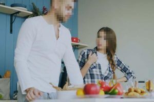 Mahkemeden kocaya ceza: Eşine iyi davran!