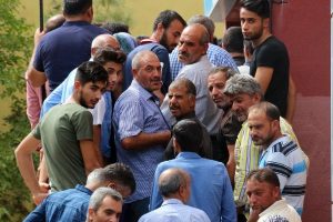 Binlerce kişi kuyruk oluşturdu