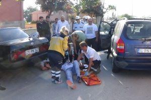 Bursa'da şarjlı bisiklet otomobille çarpıştı: 2 ağır yaralı