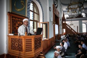 Bursa'da camide projeksiyon eşliğinde vaaz