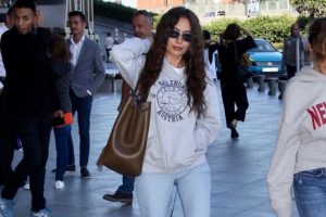Neslihan Atag&uuml;l'&uuml;n sokak stiline eleştiri yağmuru
