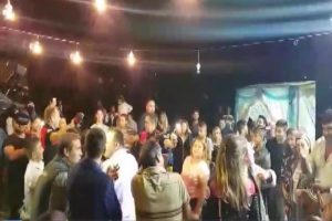 &Ouml;nce kavgayı ayırdılar sonra oyun havası oynadılar