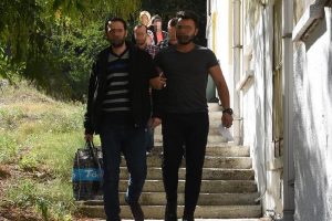 Gaybubet evinde 2 dolarlık banknotla yakalandılar