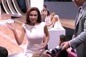 &Uuml;nl&uuml; oyuncu canlı yayında seyirciyi tokatladı